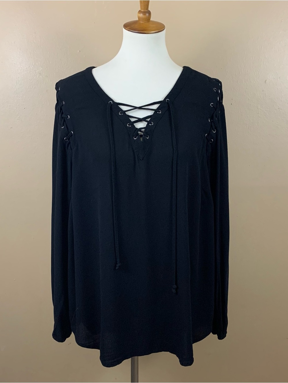 Torrid Womens 1X Black Lace Up Top Grommet Shoulder Long Sleeve Blouse Gothic